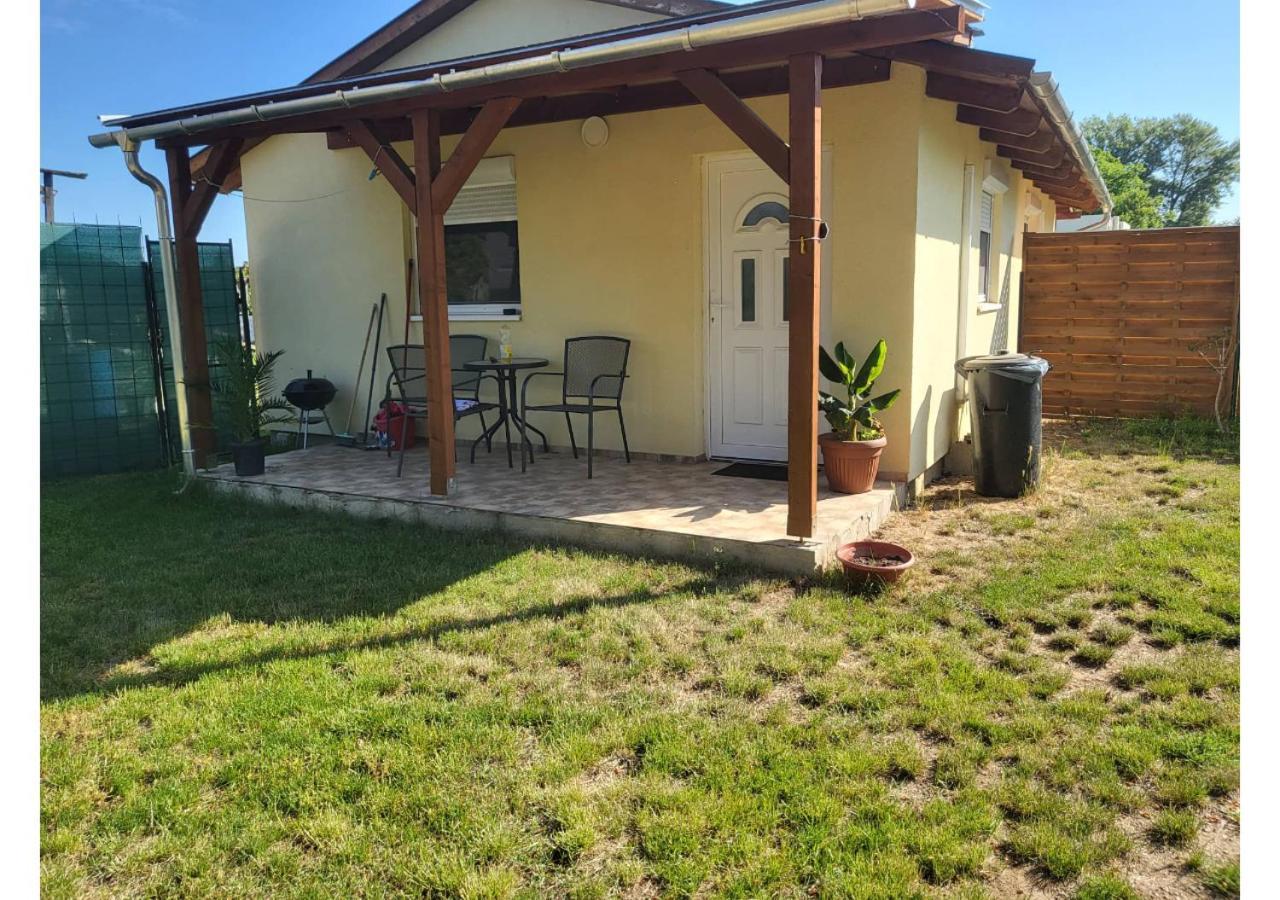 Appartamento Forrás Vendégház Tata Esterno foto
