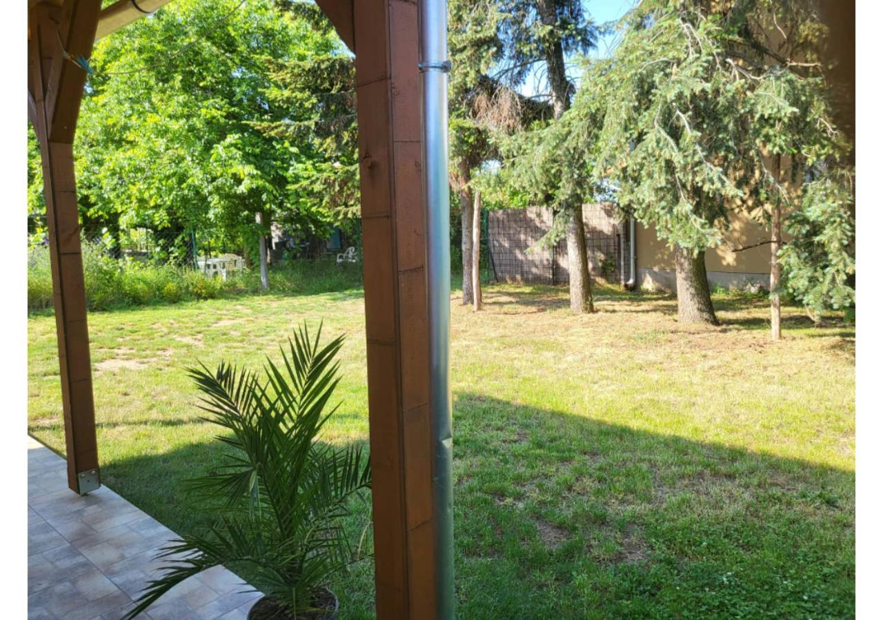 Appartamento Forrás Vendégház Tata Esterno foto