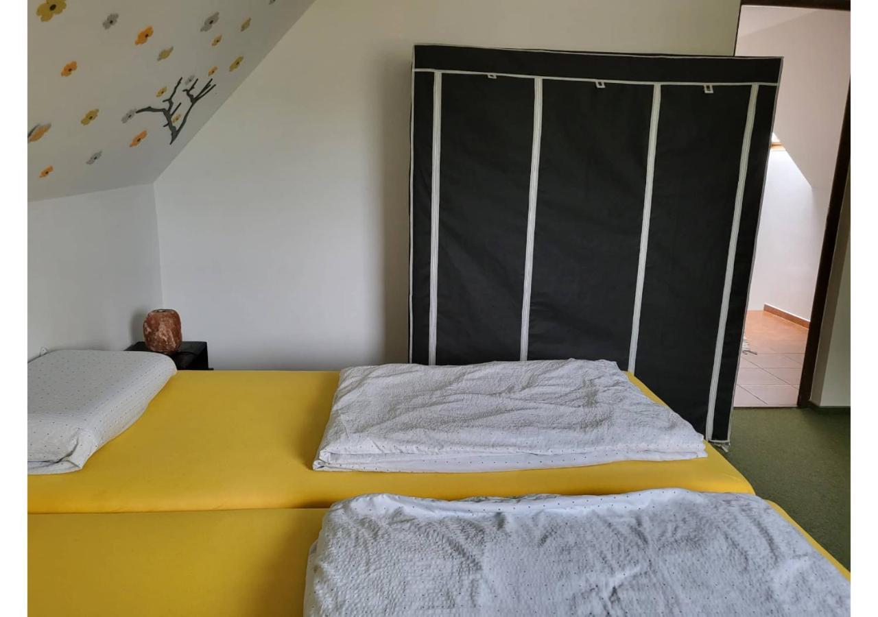 Appartamento Forrás Vendégház Tata Esterno foto