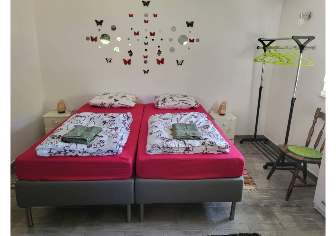 Appartamento Forrás Vendégház Tata Esterno foto